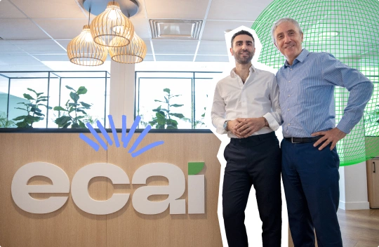 un expert comptable qui partage son expertise et son expérience avec sa cliente