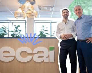 un expert comptable qui partage son expertise et son expérience avec sa cliente