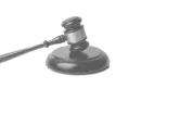  illustration d'un marteau de juge en noir et blanc