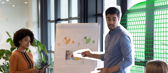 plusieurs collaborateurs du cabinet ECAI présentant un business plan