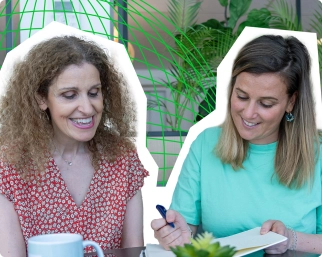 Ketty SOUED parlant avec l'une de ses collaboratrices dans le cabinet d'ECAI