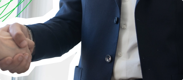 Jérémy SOUED serrant la main à un client