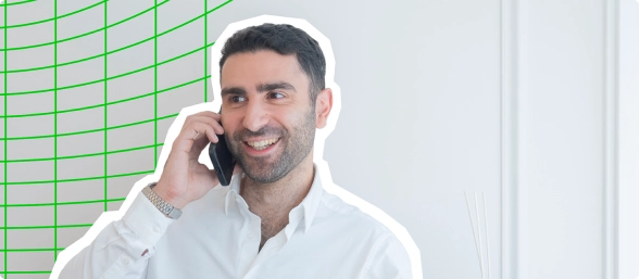 Jérémy SOUED au téléphone avec un client qui demandait de l'aide pour un contrôle de gestion