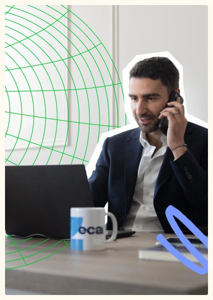 Jérémy SOUED au téléphone avec un client pour l'accompagnement sur sa levée de fond